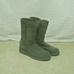Authentic UGG Amie Boot